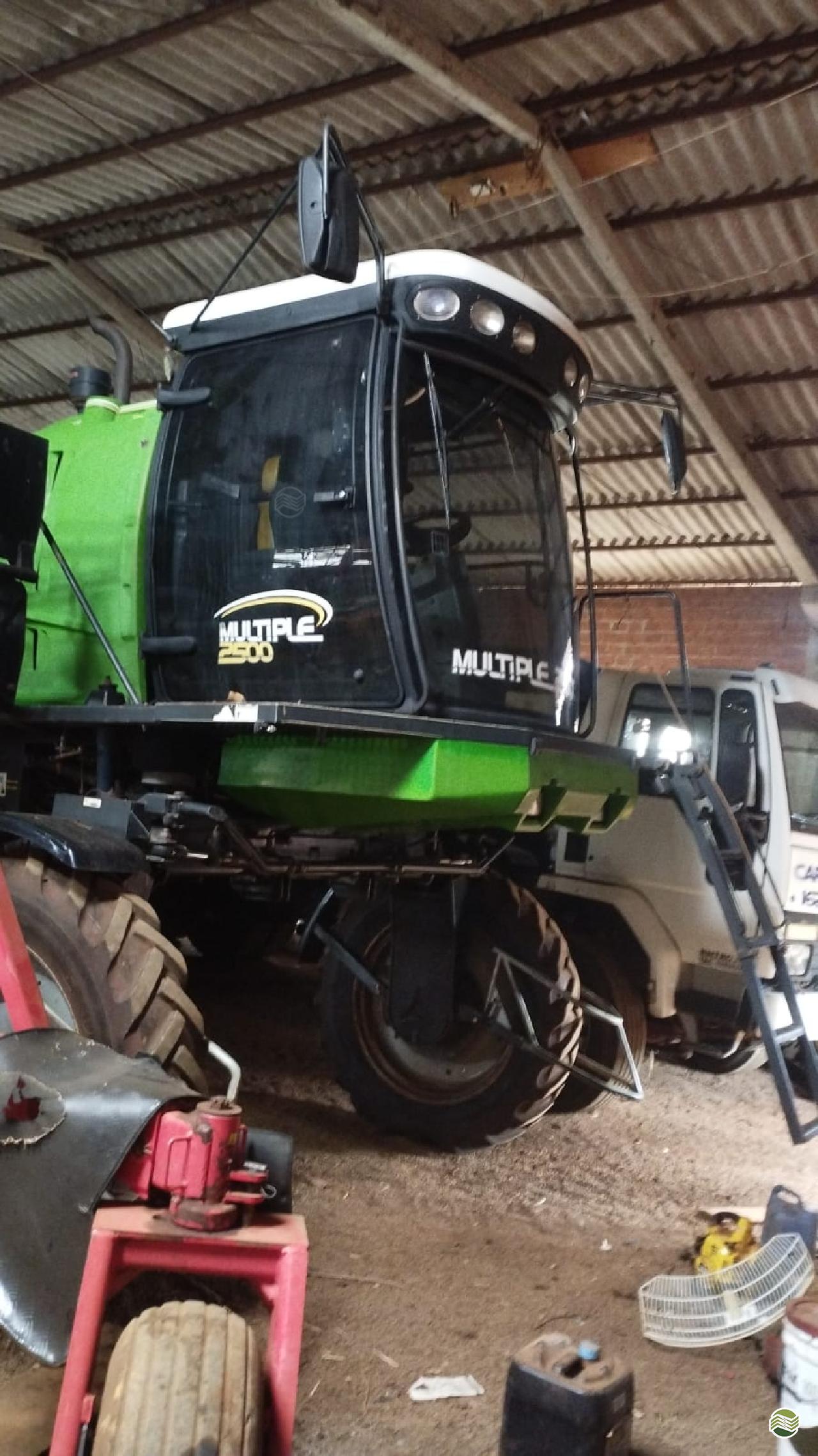 PULVERIZADOR METALFOR MULTIPLE 2500 Tração 4x2 Pessette Máquinas Agrícolas CHOPINZINHO PARANÁ PR